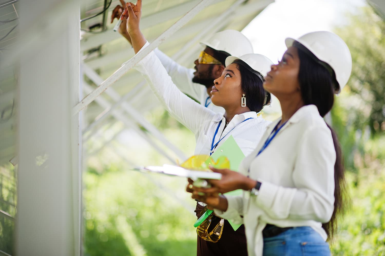 Environmental impact and carbon cost of innovation: towards Green AI