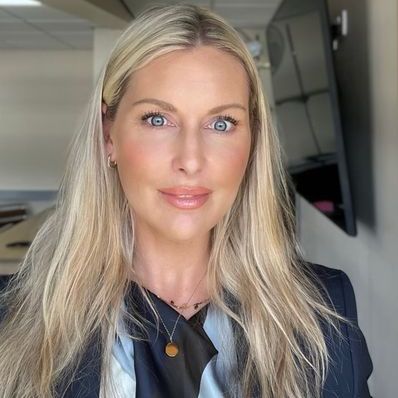  Hazel Elliott 