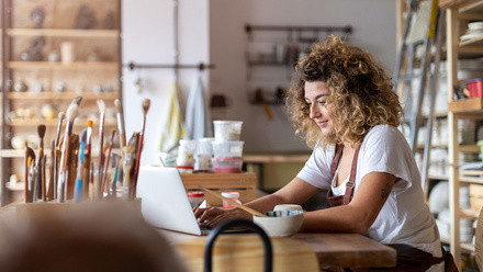 Working-art-laptop-295369522-web-1500px.jpg
