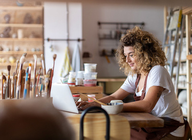 Working-art-laptop-295369522-web-1500px.jpg