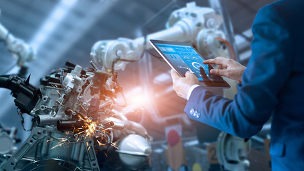 Manufacturing-tablet-robot-219080081-web-1500px.jpg