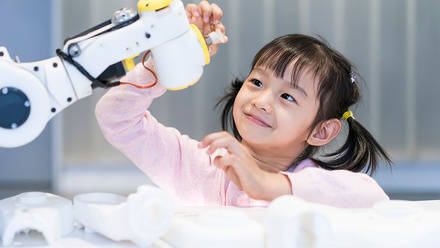Kid-robot-technology-shutterstock_1224997309-web-1500px.jpg