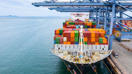 Dock-trade-export-finance-281812622-web-1500px.jpg