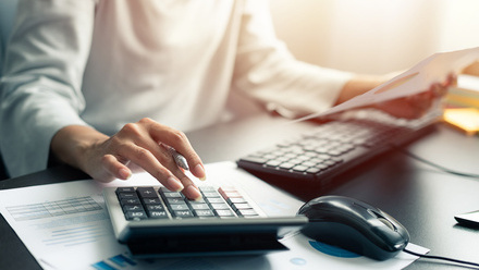 Business-payment-office-301122730-web-1500px.jpg