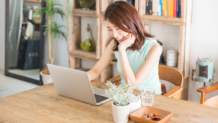 Video-chat-working-home-176669661-web-1500px.jpg