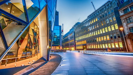London-city-street-114518231.jpg 7