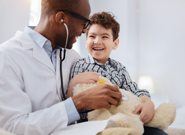 Doctor-diversity-child-197998298-web-1500px.jpg