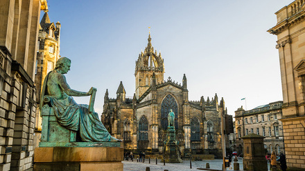 Edinburgh-city-UK-116002287-web-1500px.jpg