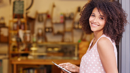 Store-woman-tablet-97441889-web-1500px.jpg