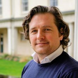 Ali  Nicholl