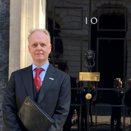 Dr Andy  Sellars