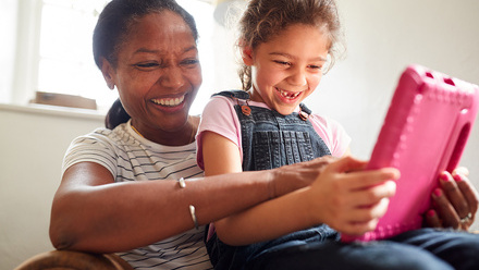 Family-home-education-video-chat-tablet-303825371-web-1500px.jpg