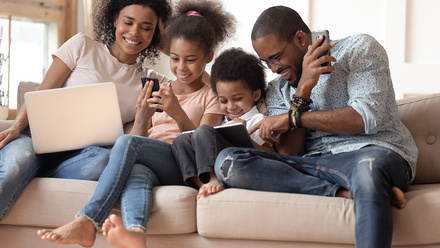 Family-technology-315978085-web-1500px.jpg