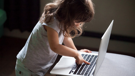 Kid-laptop-technology-216819599-web-1500px.jpg