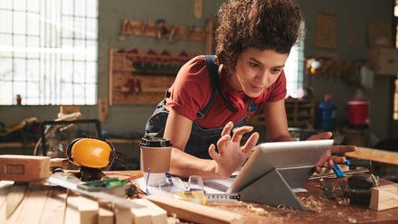 Working-tablet-innovation-320477605-web-1500px.jpg