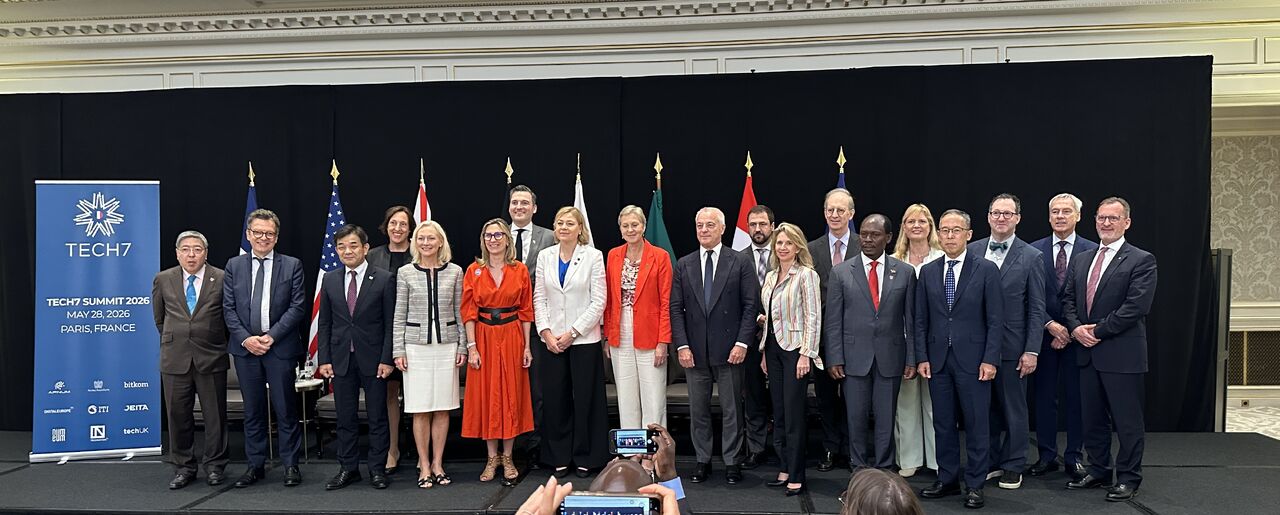 Photo of all the Attendees.jpg