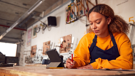 work-shop-tablet-345563736-web-1500px.jpg